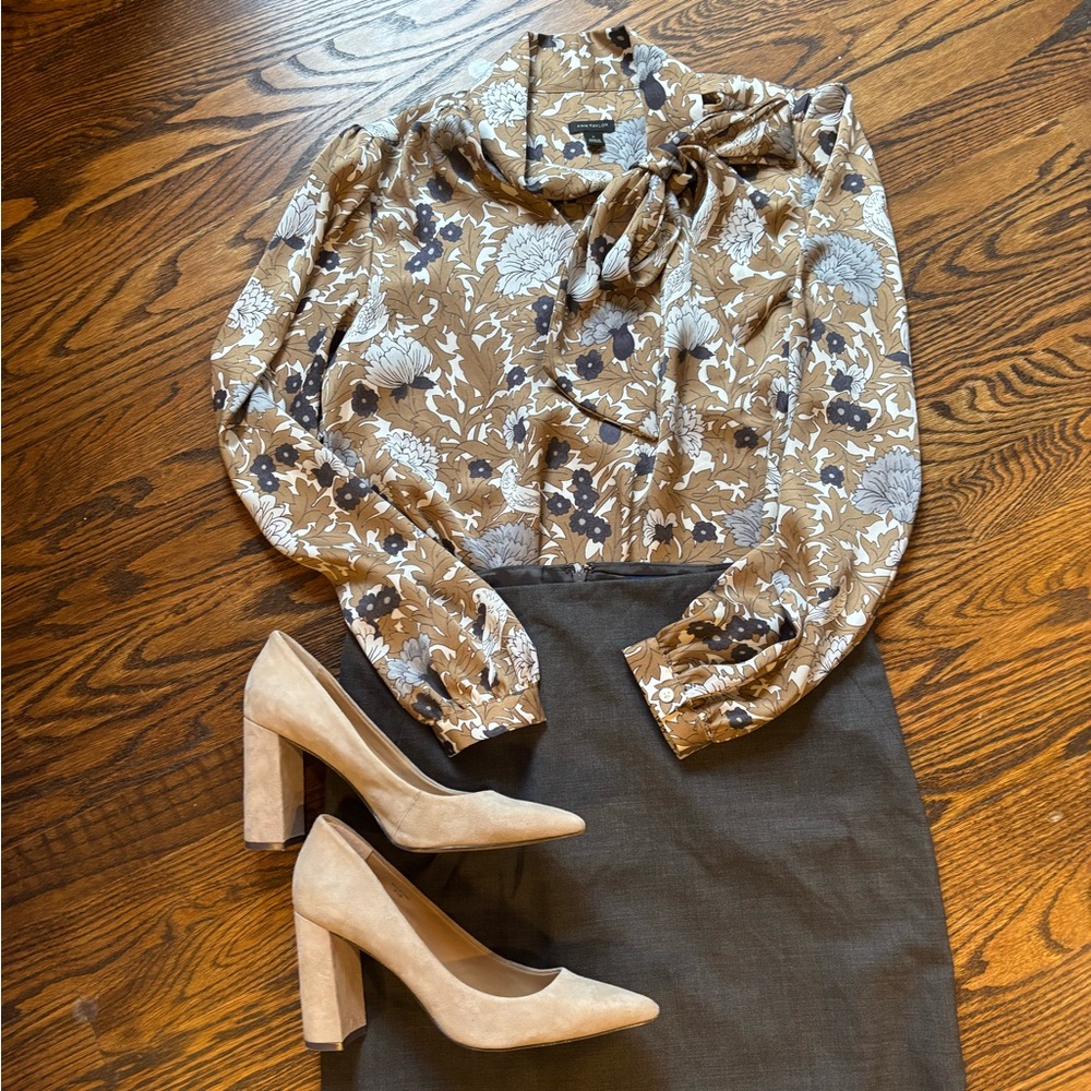 Ann Taylor tie neck blouse size small